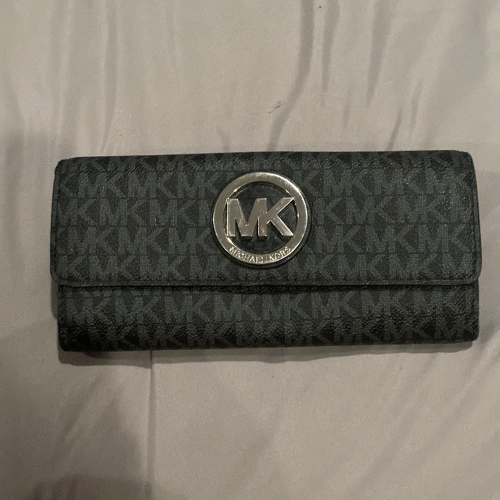 Michael kors wallet